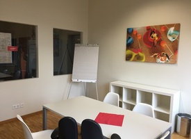 Heller Büroraum für 2 Arbeitsplätzen am Treptower Park zu vermieten