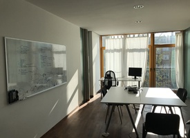 quite, light Room available in nice Office