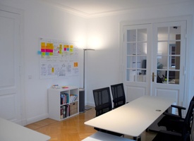 Sunny office space for shared use in prime location for rent