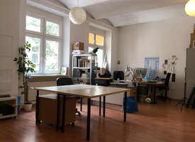 desk to rent on Maybachufer - creative atmosphere