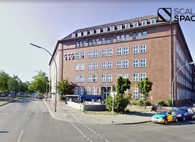 Spacious office with all amenities of working in a temporary environment