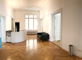 Heller Büroraum in wunderschönem Altbau direkt am Kurfürstendamm unterzuvermieten!!!