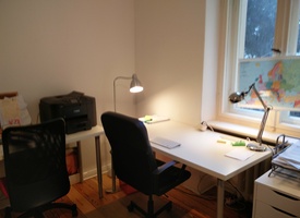 1 desk in a 2 desk office room for rent. Close to Kantstr. Relaxed atmosphere.