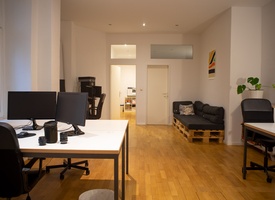 Room for 4 - 8 people, near S Schönhauser Allee